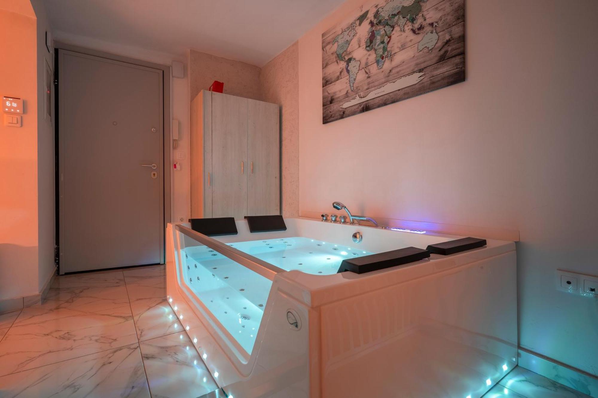 Premium Jacuzzi Suite At The City Center, By Aqua Platinum Thessaloniki Exterior photo